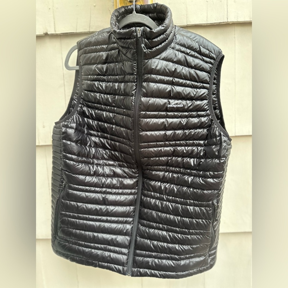 Patagonia down puffer jacket vest size men’s XL Black - NEW! Perfect condition